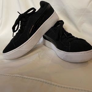 Womens Puma Suede Athletic Casual sneaker